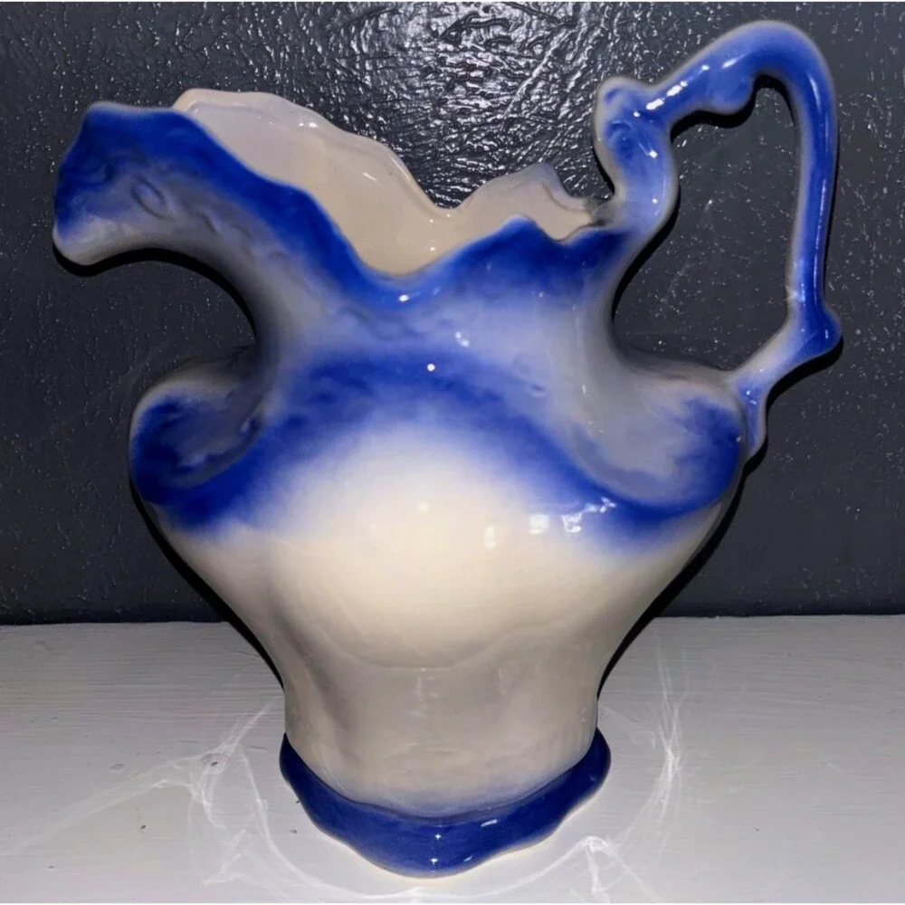 VINTAGE VICTORIAN FLOW BLUE STYLE PITCHER MAURICE LOU CERAMIC CALIFORNIA USA